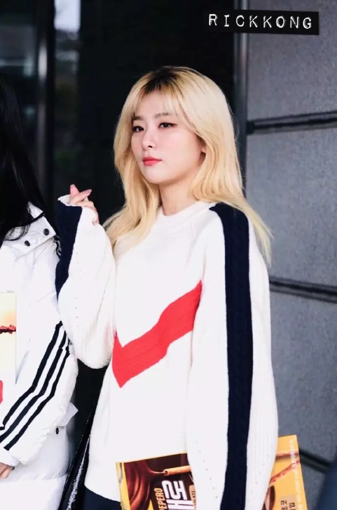 [Red Velvet][分享]181111 我們九妹有狗啦！直播曬汪一臉自豪~