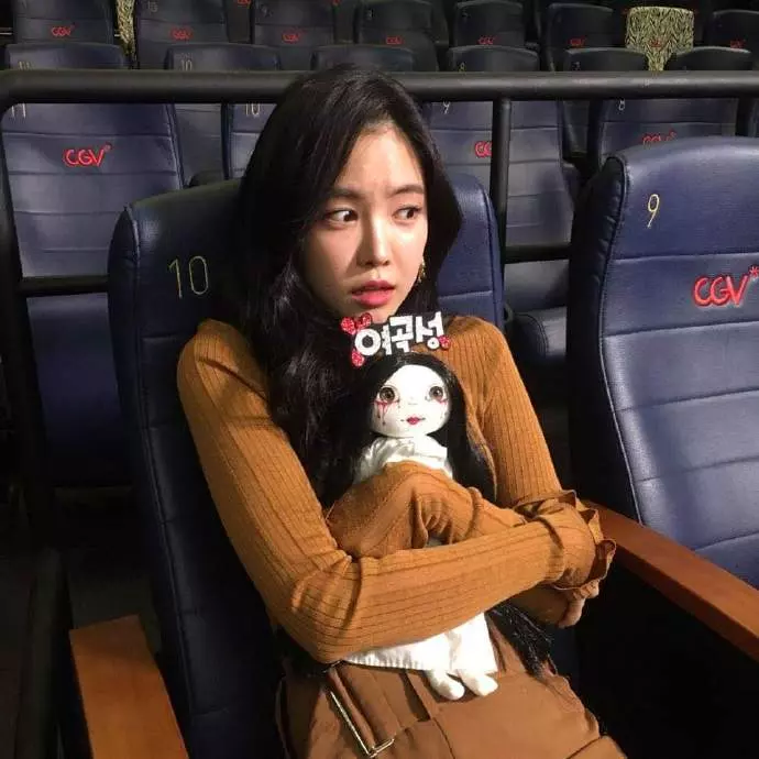 [Apink][分享]181111 娜恩vs女鬼娃娃盡顯成熟美+可愛魅力