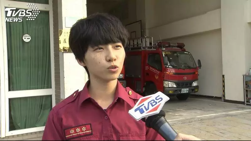 雙胞胎警消姊妹花 姊當消防員、妹是警察