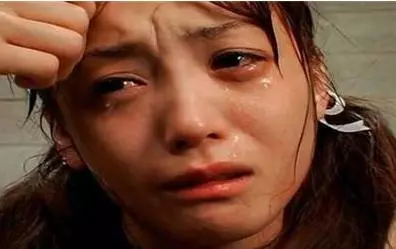 妻子去非洲打工,把兒子委託給妹妹,5年後回家,推開門傻住