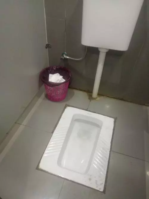 小叔子常來家洗澡,妻子直接關氣,隔天看到浴室垃圾桶,癱在地上