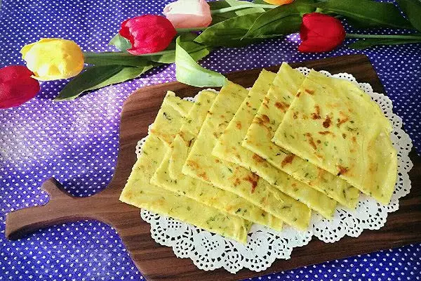 快速雞蛋餅的做法,不用發麵,開水一燙,柔軟又勁道,早餐首選