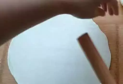 快速雞蛋餅的做法,不用發麵,開水一燙,柔軟又勁道,早餐首選