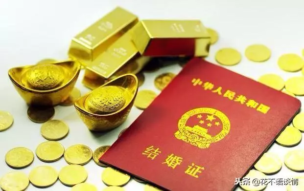 第一次見公婆,准婆婆送她一個金鐲子,聽到對話,她捂住嘴巴