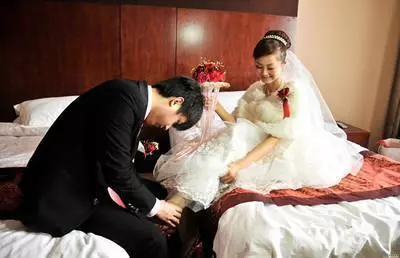 婚前都沒見過小舅子，直到婚禮上看到小舅子，我當場給老婆二十萬