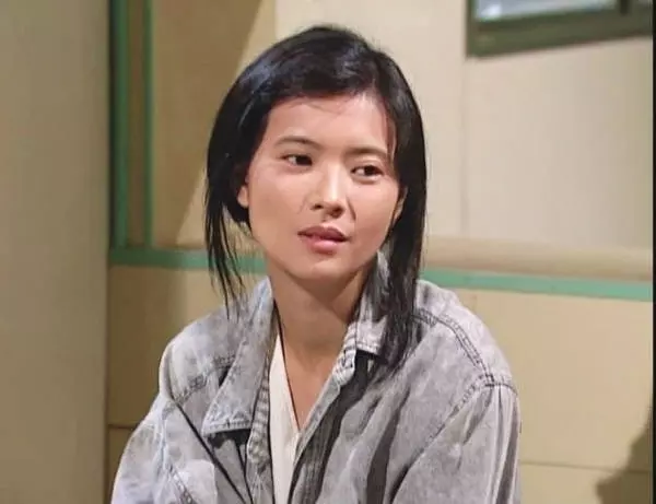 【藍潔瑛 · 死前最後通話曝光!】藍潔瑛的鄰居聽到她打電話給姊姊,激動地控訴當年遭到性侵的難過往事!鄰居:「她每晚叫得好