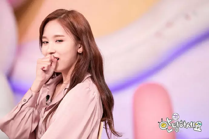 [TWICE][分享]181112 志效-Mina《你好》花絮照公開明朗笑容俘獲飯心