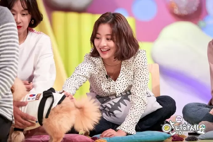 [TWICE][分享]181112 志效-Mina《你好》花絮照公開明朗笑容俘獲飯心