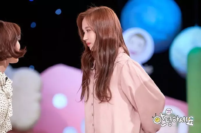 [TWICE][分享]181112 志效-Mina《你好》花絮照公開明朗笑容俘獲飯心