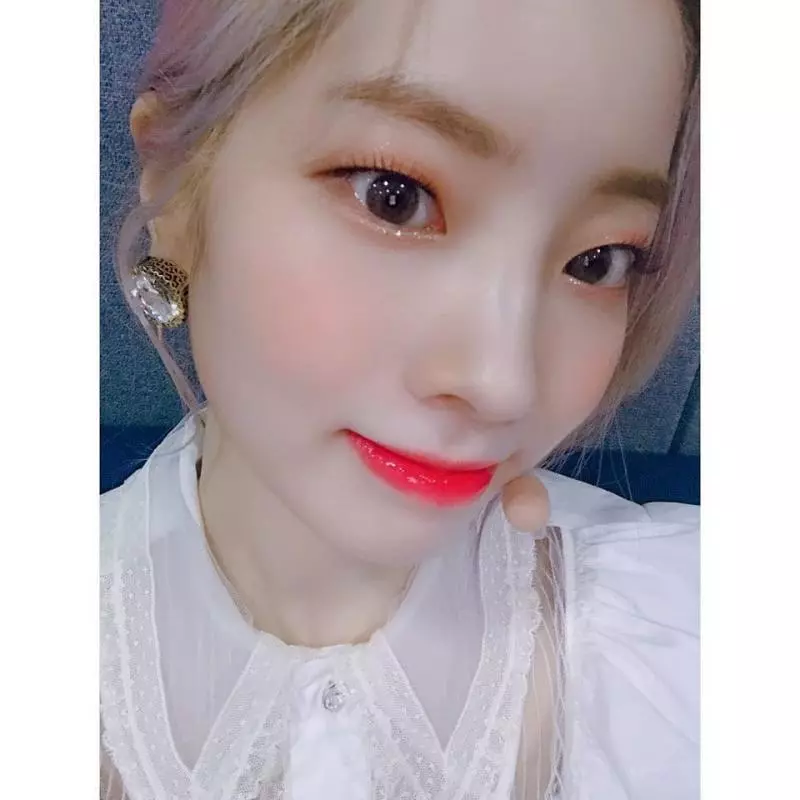 [TWICE][分享]181112 志效-Mina《你好》花絮照公開明朗笑容俘獲飯心