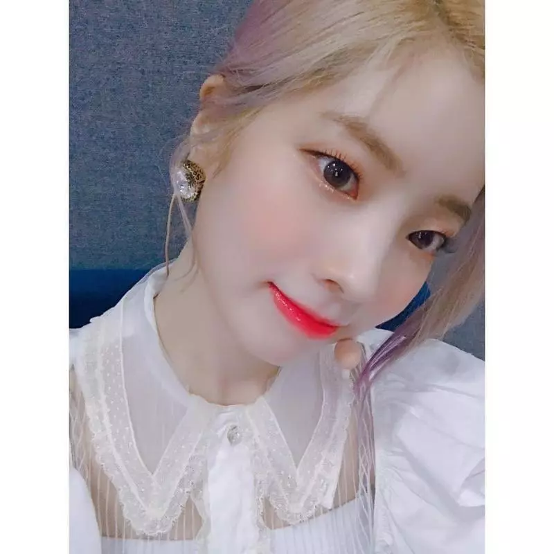 [TWICE][分享]181112 志效-Mina《你好》花絮照公開明朗笑容俘獲飯心