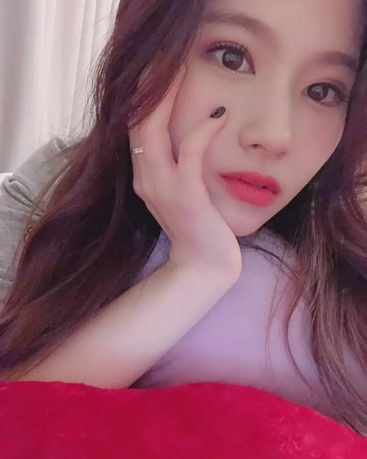 [TWICE][分享]181112 志效-Mina《你好》花絮照公開明朗笑容俘獲飯心