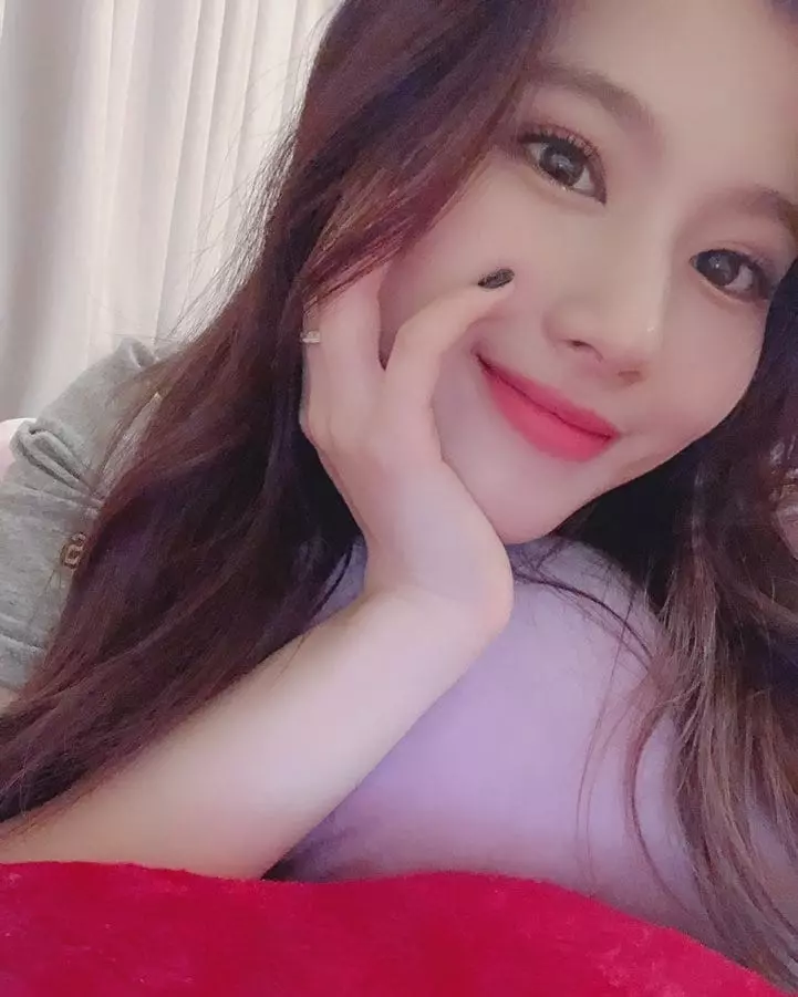[TWICE][分享]181112 志效-Mina《你好》花絮照公開明朗笑容俘獲飯心