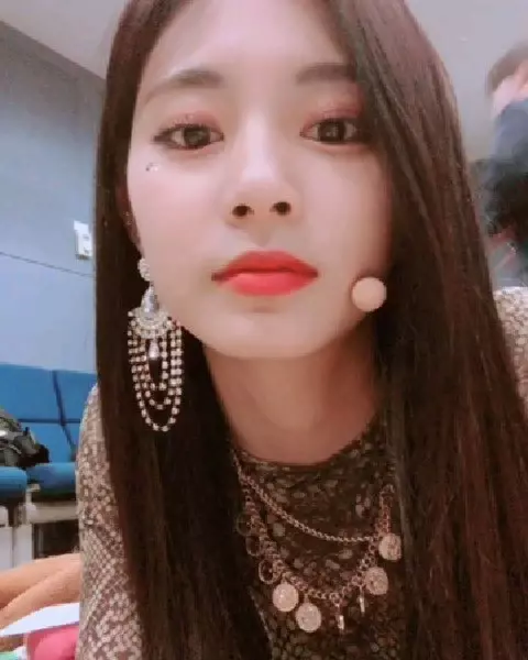[TWICE][分享]181112 志效-Mina《你好》花絮照公開明朗笑容俘獲飯心