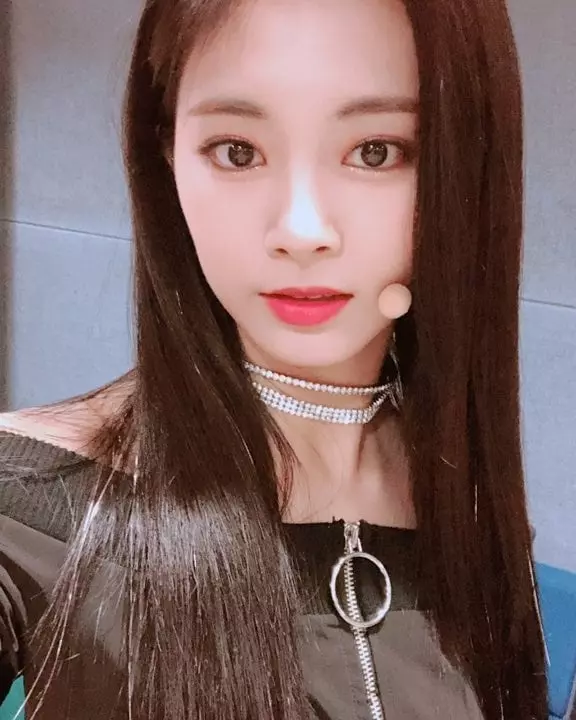 [TWICE][分享]181112 志效-Mina《你好》花絮照公開明朗笑容俘獲飯心