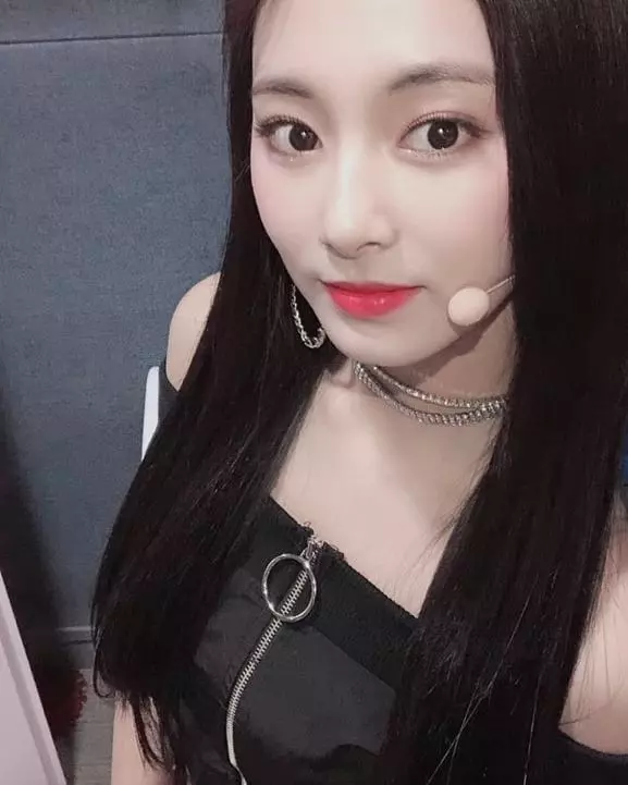 [TWICE][分享]181112 志效-Mina《你好》花絮照公開明朗笑容俘獲飯心