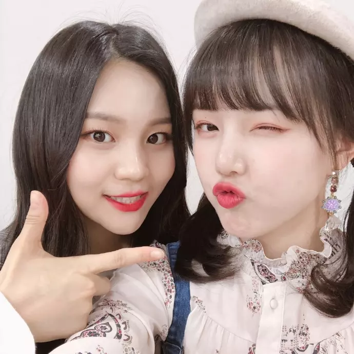 [GFRIEND][分享]181112 嚴智掩飾不住的少女心傳來迪士尼遊樂園遊玩認證照