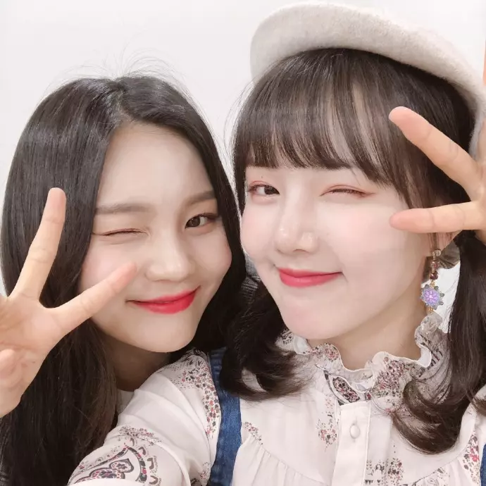 [GFRIEND][分享]181112 嚴智掩飾不住的少女心傳來迪士尼遊樂園遊玩認證照
