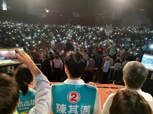 陳其邁造勢「台下狂走人」　邱議瑩哭腔求：拜託別離開