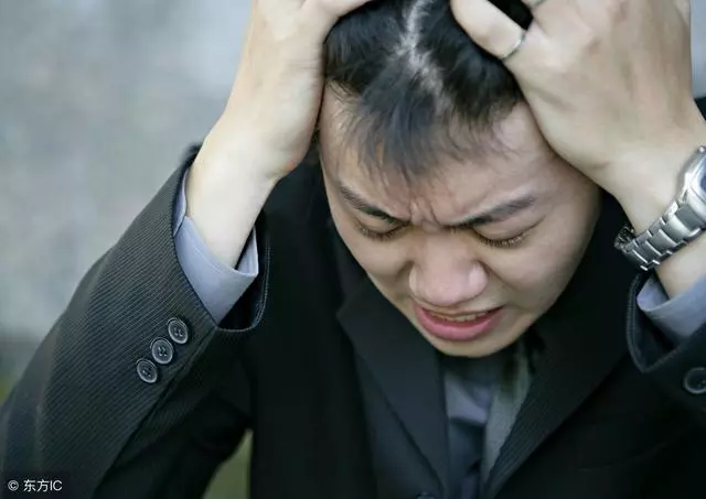 妻子來例假,丈夫給她送衛生巾,無意看到妻子包里紙條,決定離婚