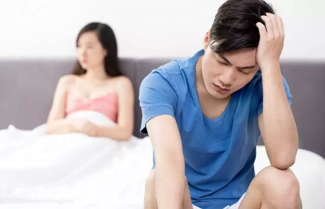 妻子來例假,丈夫給她送衛生巾,無意看到妻子包里紙條,決定離婚