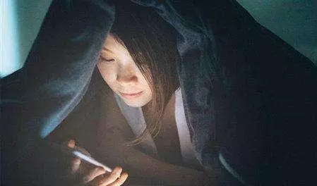 每次出差回來,妻子都滿身疲倦,家裡偷裝監控後,泣不成聲