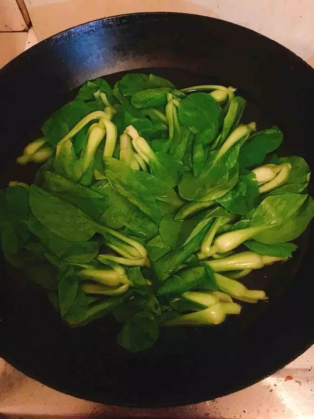 老媽把整塊肉丟進高壓鍋里,不加1滴水,出鍋後全被我一個人吃光