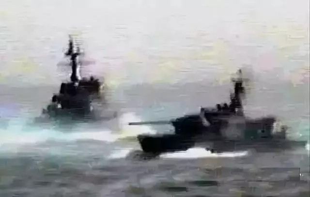 最真實殘酷的海戰電影,朝鮮T34坦克艇VS韓軍艦的場面太震撼了!