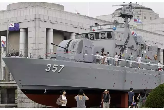 最真實殘酷的海戰電影,朝鮮T34坦克艇VS韓軍艦的場面太震撼了!