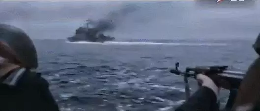 最真實殘酷的海戰電影,朝鮮T34坦克艇VS韓軍艦的場面太震撼了!