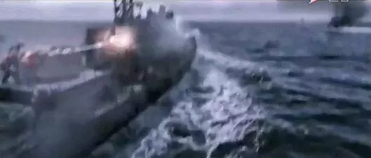 最真實殘酷的海戰電影,朝鮮T34坦克艇VS韓軍艦的場面太震撼了!