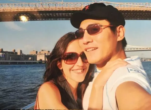 著名演員,為照顧患病妻子三年不拍戲,今妻子容顏蒼老仍不離不棄!