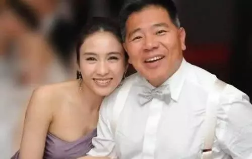 黎姿為救弟弟嫁給給殘疾富商,花了上億治療費後終於出現奇蹟!