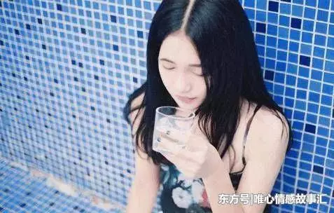新婚夜老公去婆婆房間睡覺,第二天早上廁所看到一幕,我果斷離婚