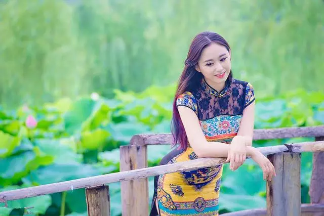 我年入百萬,花了三十萬給媽蓋房子,老婆知道後把房子給燒了