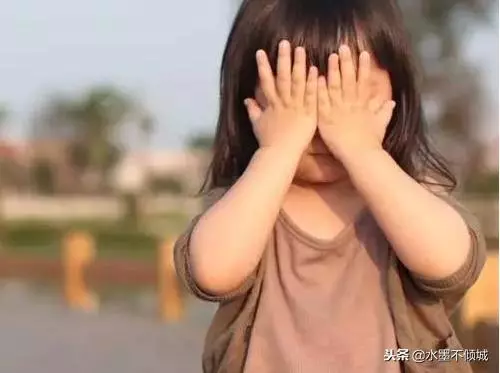 我養大侄子,被他騙光手裡的錢,腦梗後想到女兒,我卻找不到她了