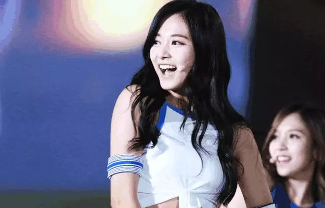 TWICE組合的周子瑜,天生的偶像卻沒放棄努力,越來越厲害