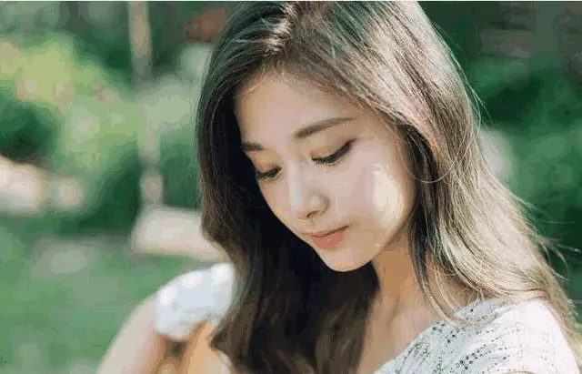 TWICE組合的周子瑜,天生的偶像卻沒放棄努力,越來越厲害
