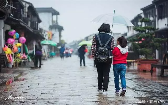 村婦收養一女孩,5年後生母想接走,哥哥的做法讓眾人皆傻眼