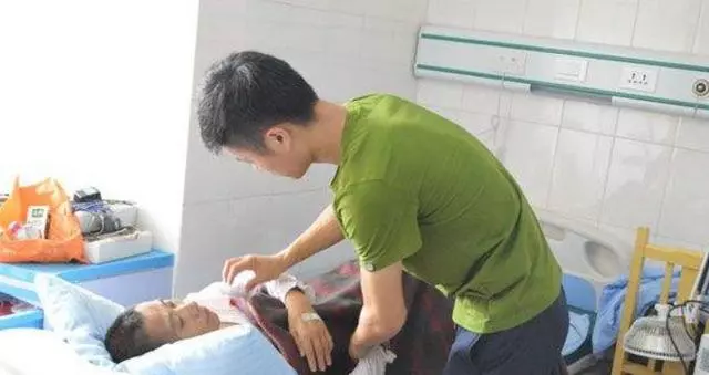 母親患病需要20萬手術費 舅舅讓我賣房救母我卻猶豫了