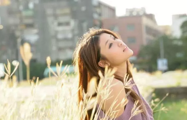 同學結婚缺錢我借給他一萬,我結婚發微信給他,收到回信我懵了