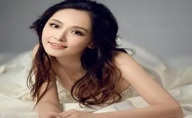 同學結婚缺錢我借給他一萬,我結婚發微信給他,收到回信我懵了