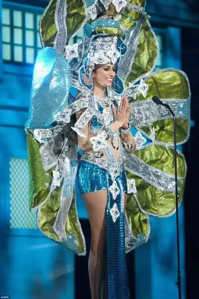 25位環球小姐被要求穿出 「自己國家特色的衣服」, 亮點在最後一位:韓國小姐!