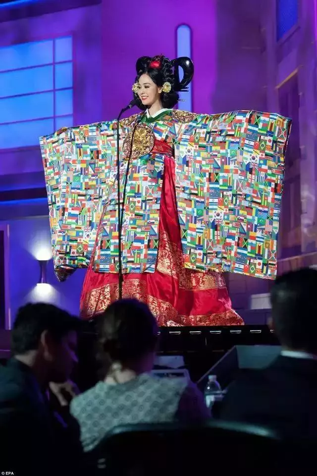 25位環球小姐被要求穿出 「自己國家特色的衣服」, 亮點在最後一位:韓國小姐!