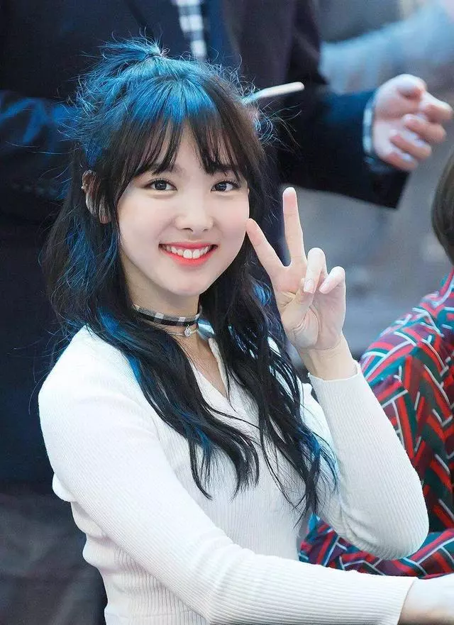 TWICE同時登頂7個韓國音樂排行榜,MV點擊率破5700萬
