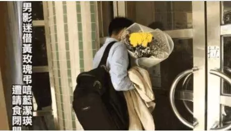 藍潔瑛追悼會後一片狼藉,鮮花被搶來售賣,名貴禮盒被搶走!