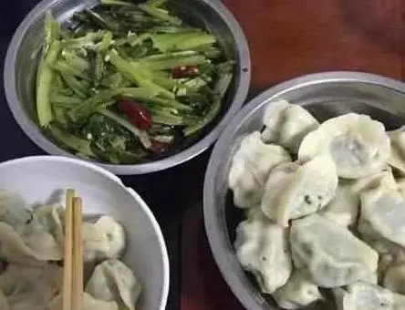 妯娌二胎生下女兒,婆婆偷懶躲我家,妯娌1個電話,我吃了1周泡麵