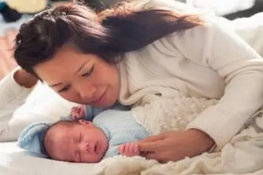 我生女妯娌生兒,婆婆給她燉雞,給我碗白面,吃完看見碗底我樂了