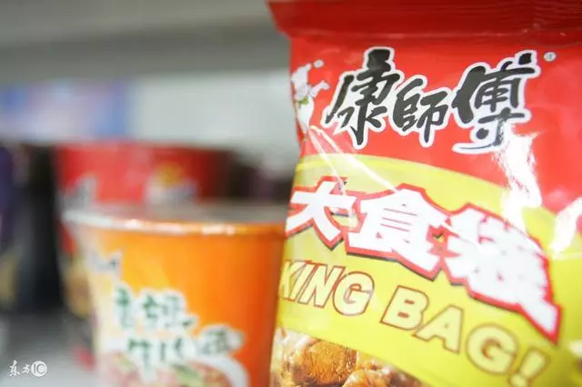 婆婆生病住院,我忙前忙後照顧一個星期,不及妯娌送來的一箱泡麵