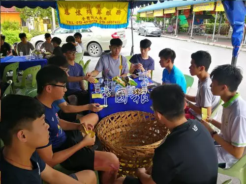 獨中生失控撞入溝渠,釀成1死3傷悲劇。意外原因太悲了..